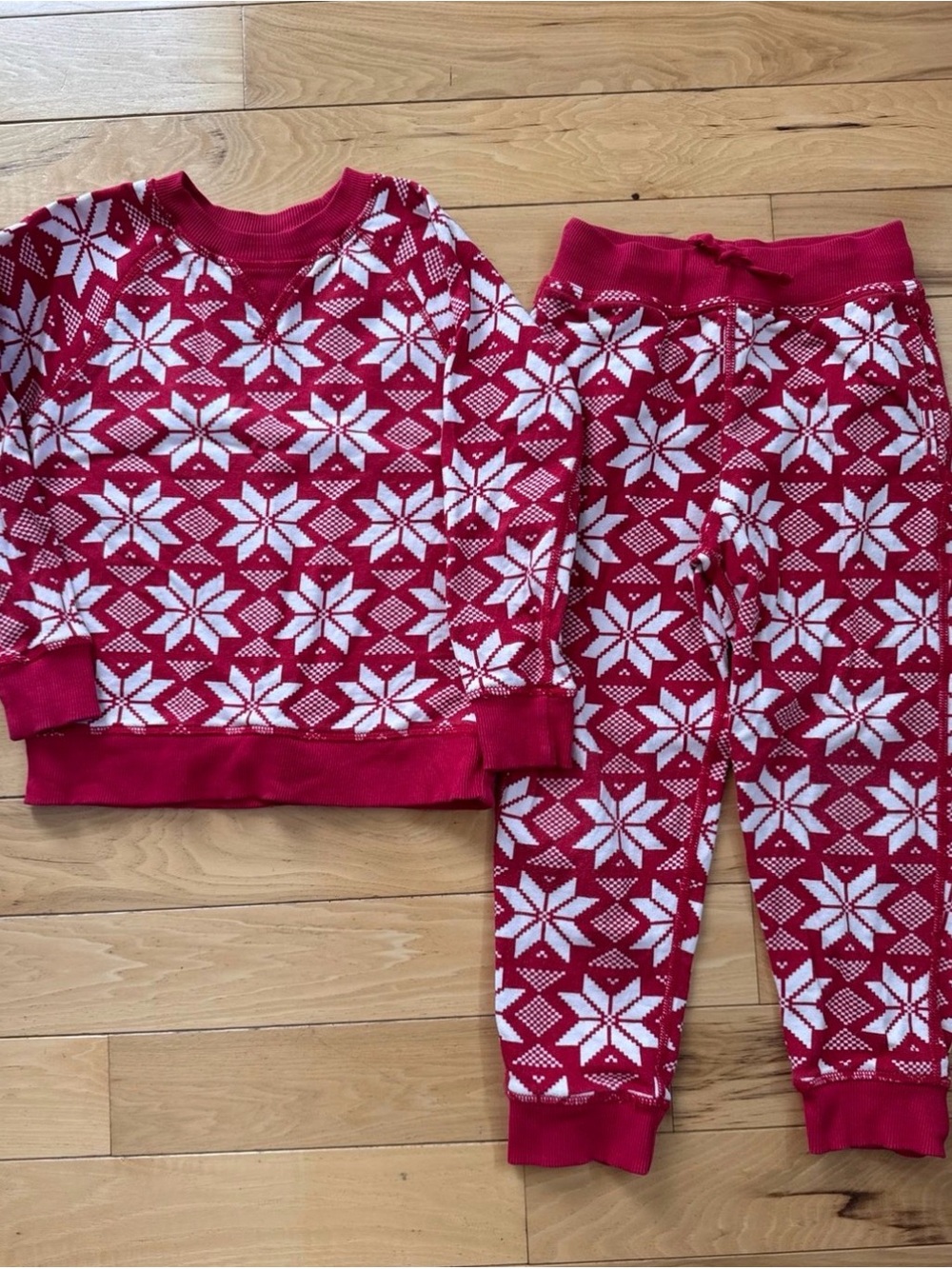 Hanna Andersson Red and White Snowflake sweatsuit